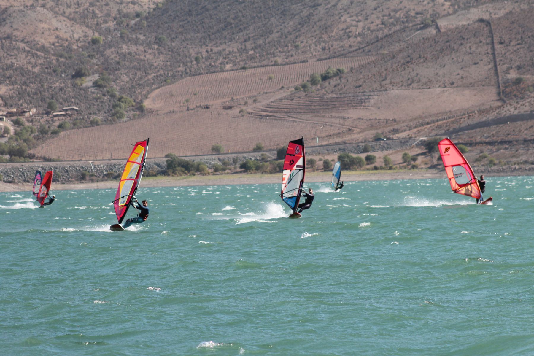 Windsurf en el embalse